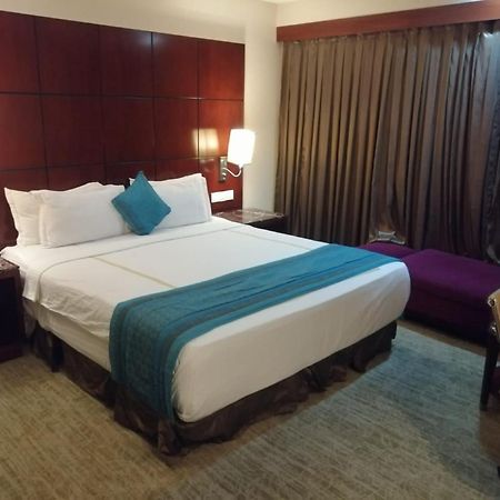 Skycity Hotel Гургаон Екстериор снимка