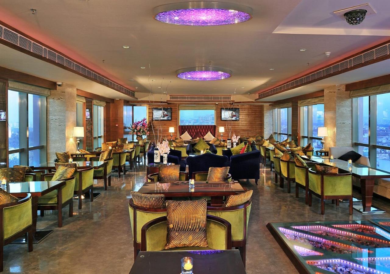 Skycity Hotel Гургаон Екстериор снимка