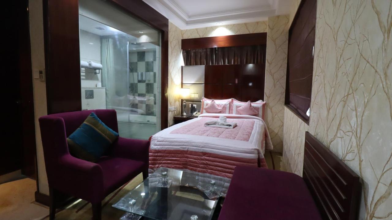 Skycity Hotel Гургаон Екстериор снимка
