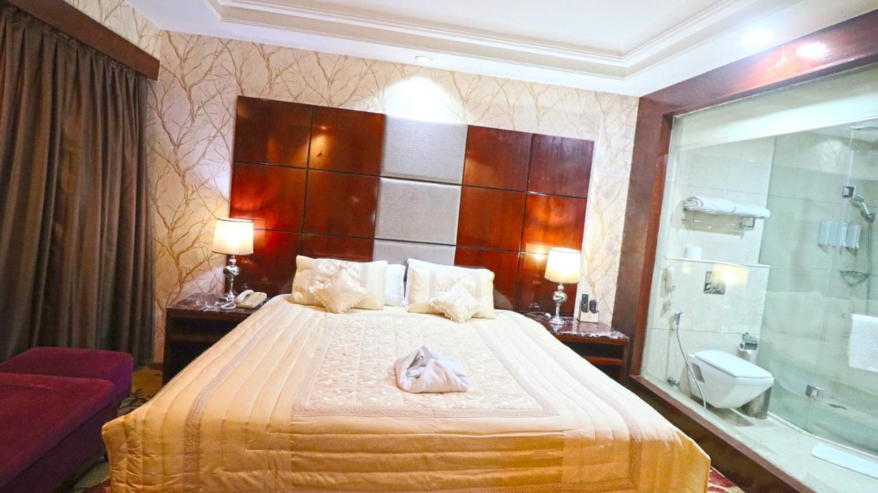 Skycity Hotel Гургаон Екстериор снимка