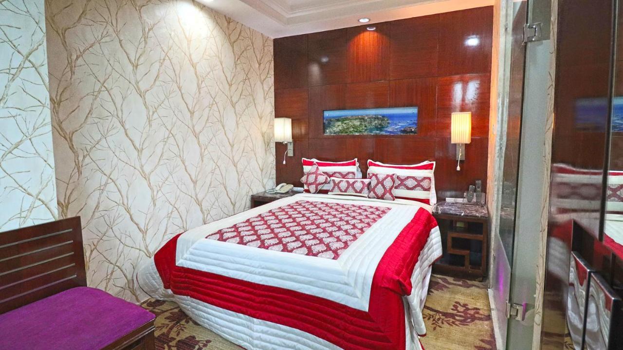 Skycity Hotel Гургаон Екстериор снимка