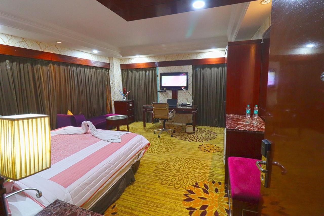 Skycity Hotel Гургаон Екстериор снимка