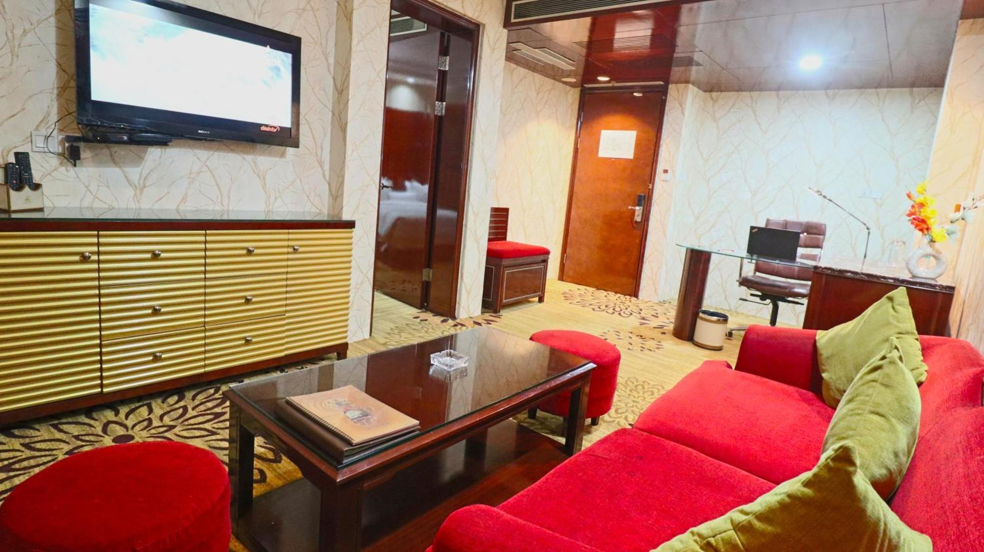 Skycity Hotel Гургаон Екстериор снимка
