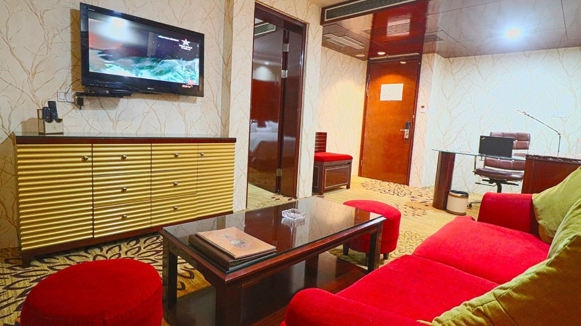 Skycity Hotel Гургаон Екстериор снимка