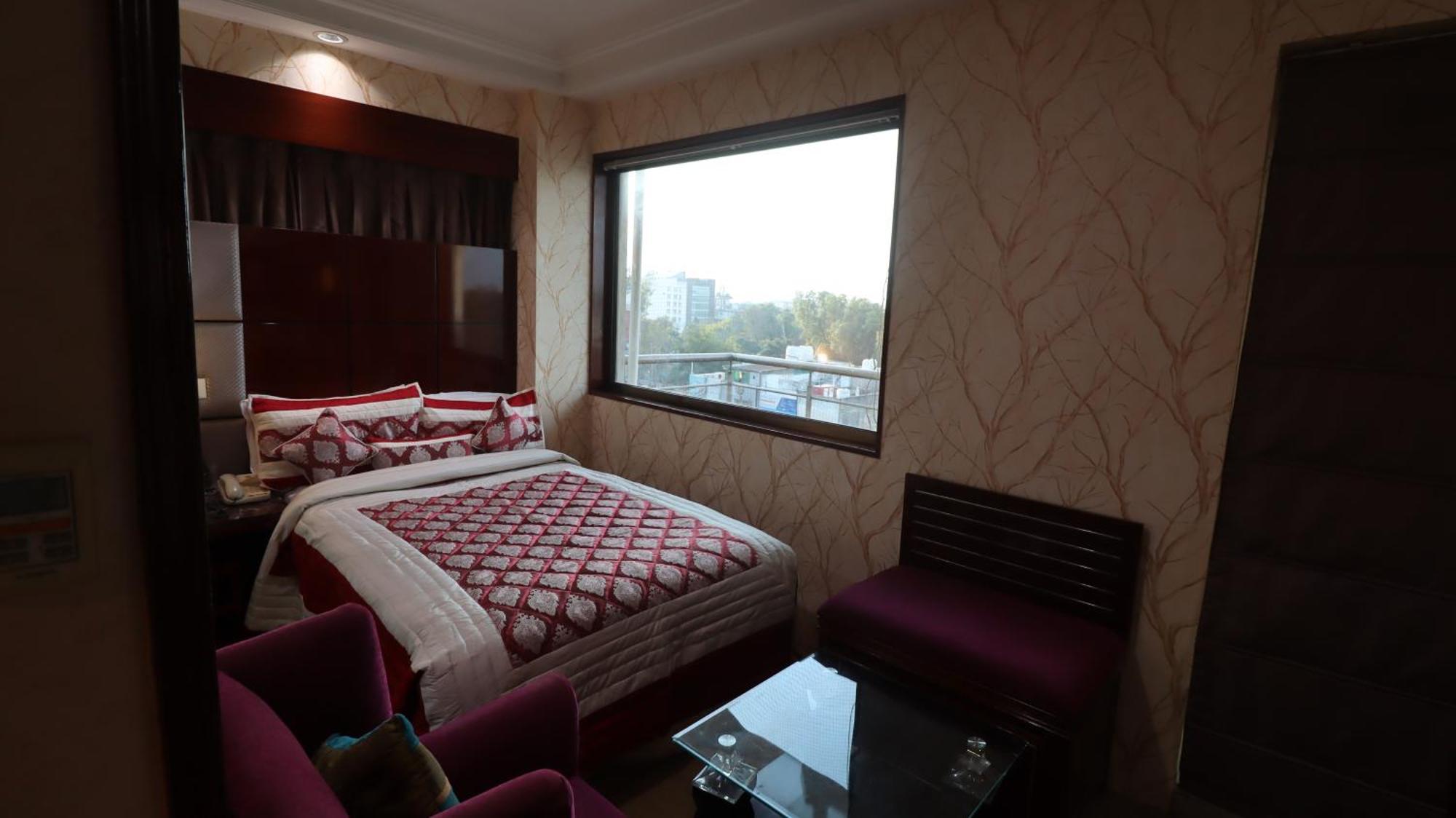 Skycity Hotel Гургаон Екстериор снимка