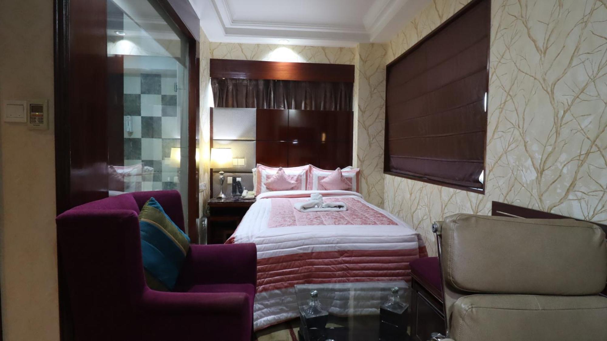Skycity Hotel Гургаон Екстериор снимка