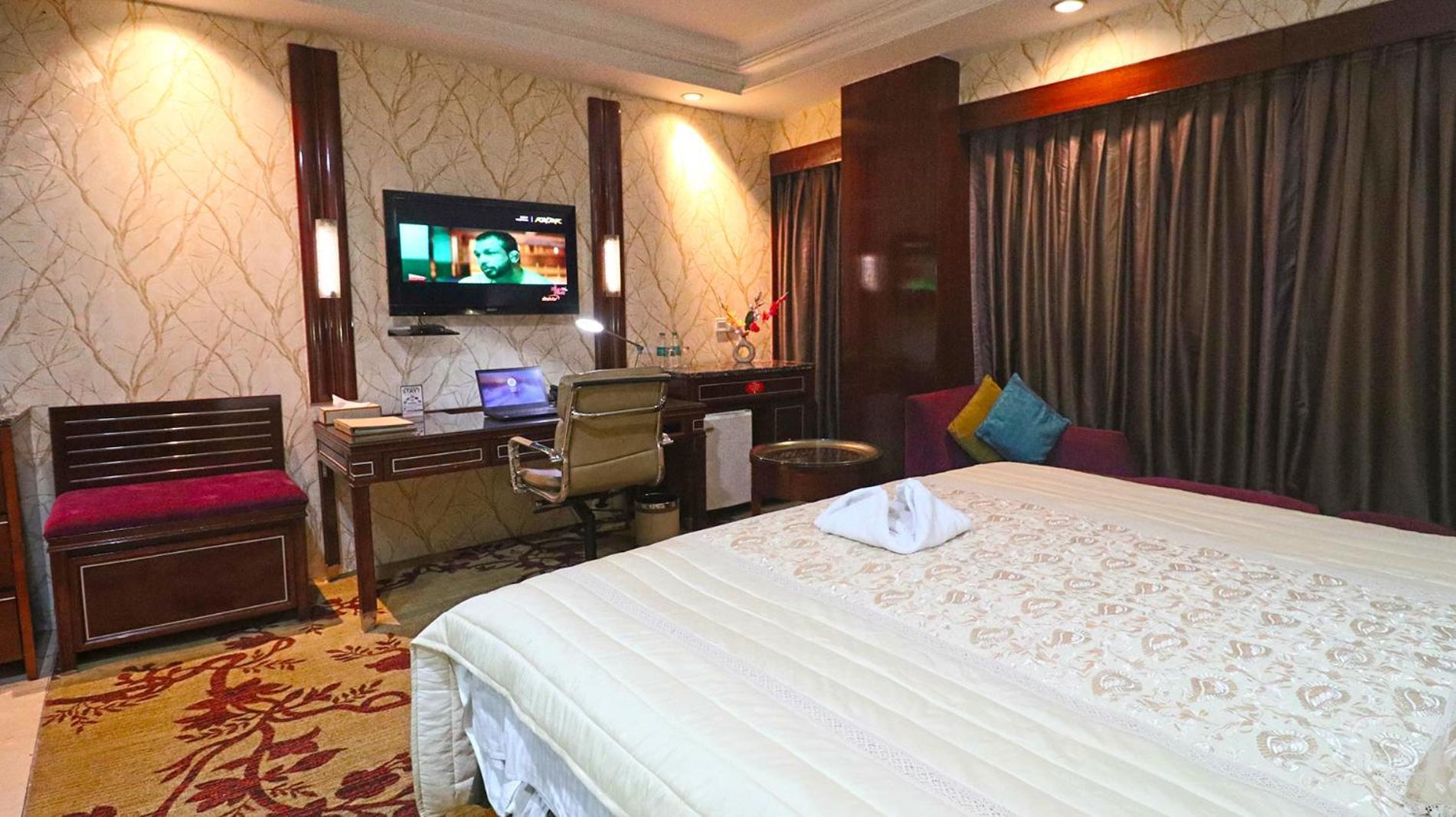 Skycity Hotel Гургаон Екстериор снимка