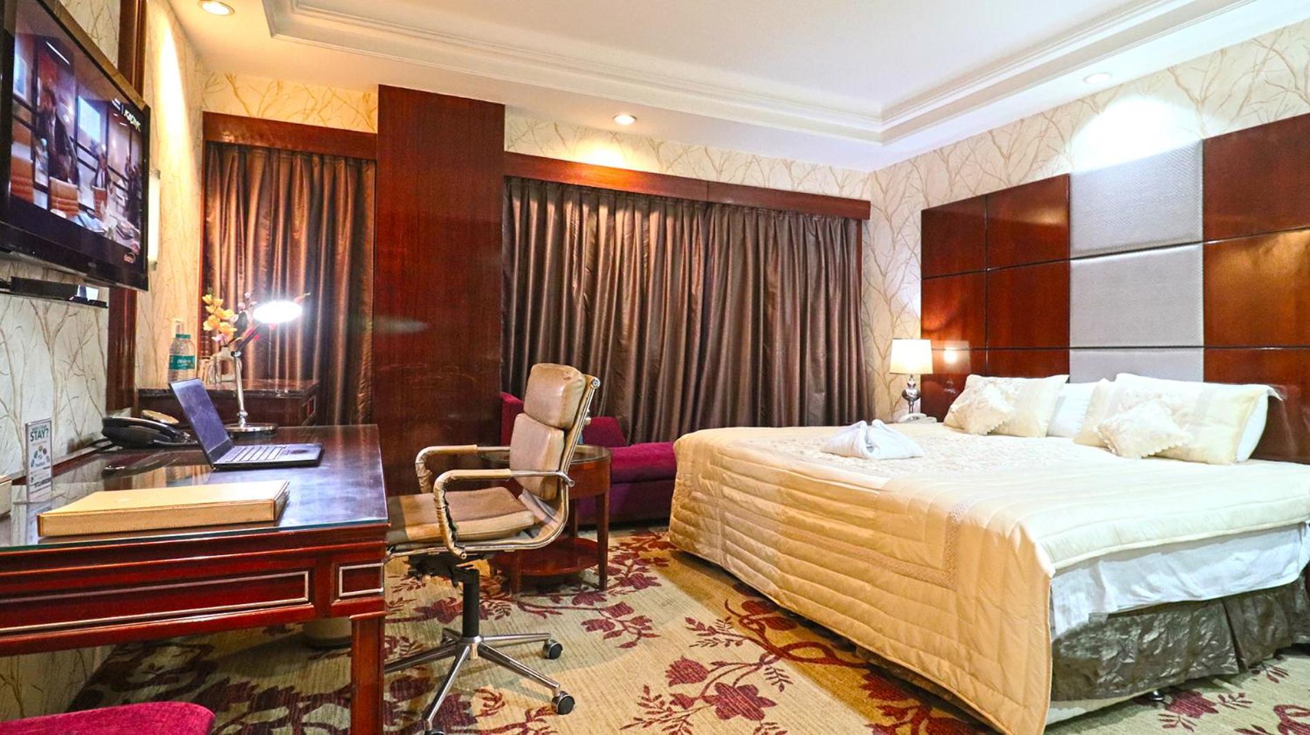 Skycity Hotel Гургаон Екстериор снимка