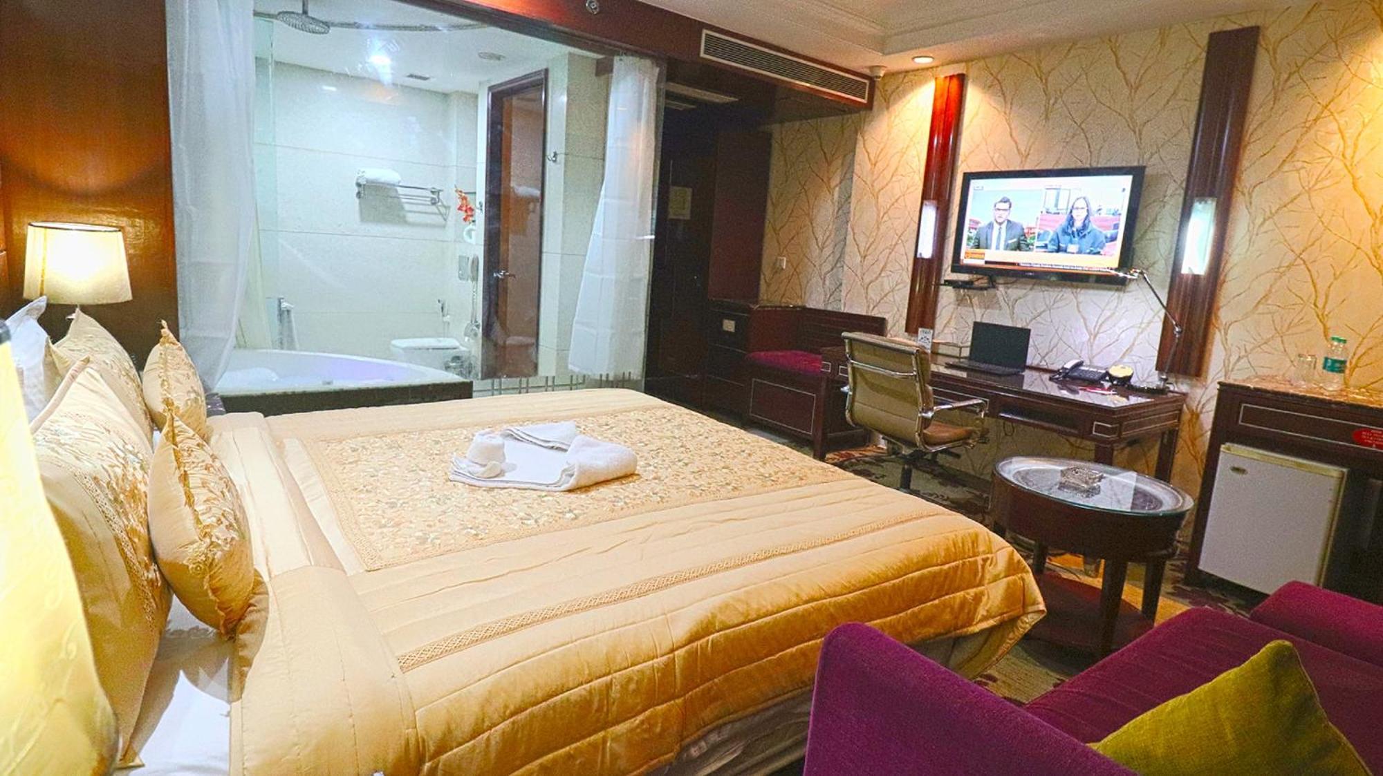 Skycity Hotel Гургаон Екстериор снимка