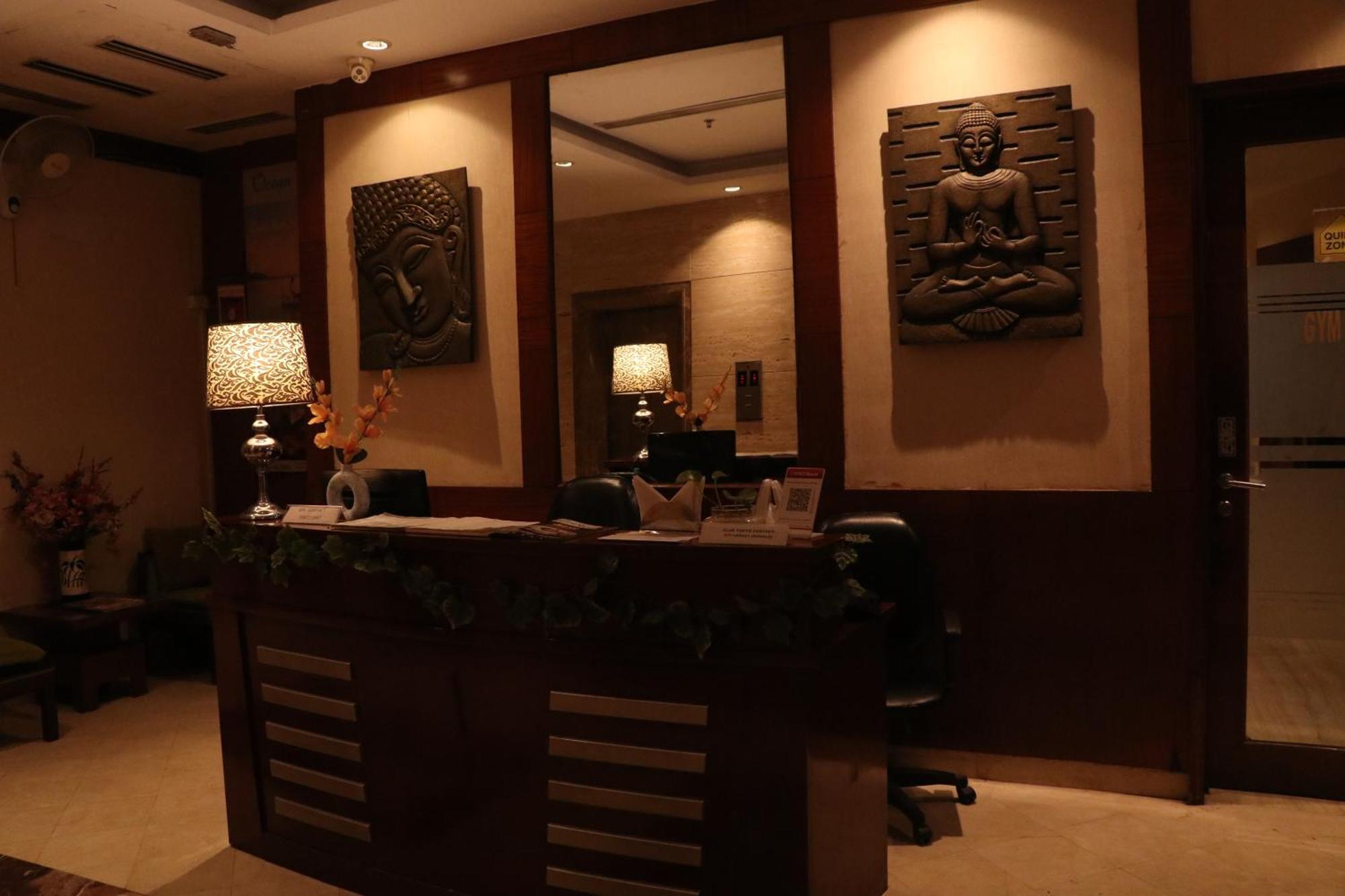 Skycity Hotel Гургаон Екстериор снимка