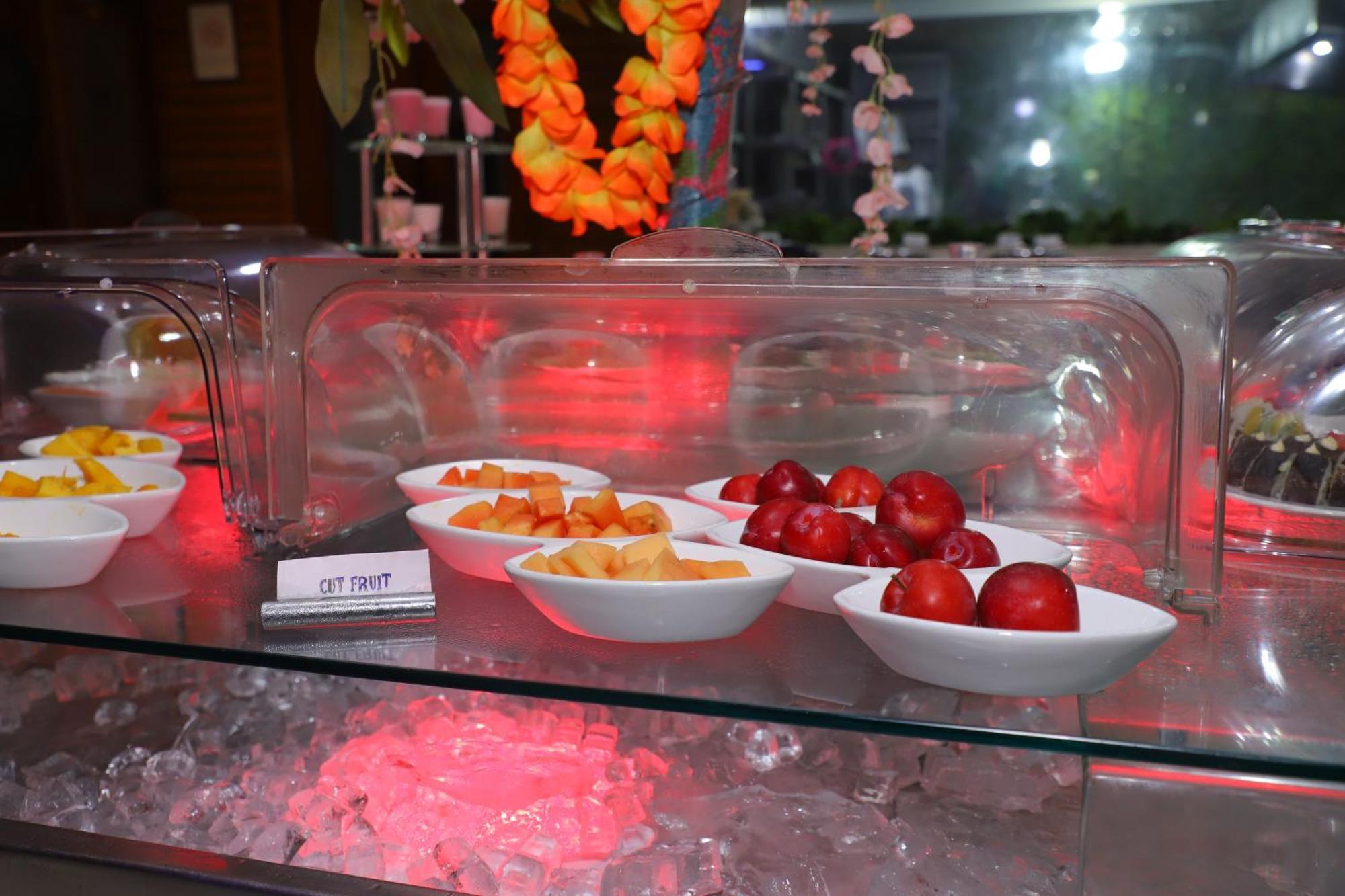 Skycity Hotel Гургаон Екстериор снимка