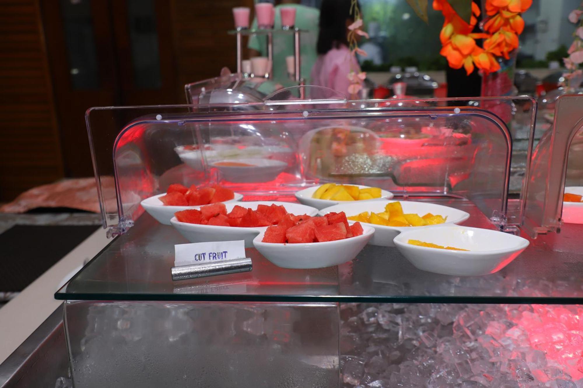 Skycity Hotel Гургаон Екстериор снимка