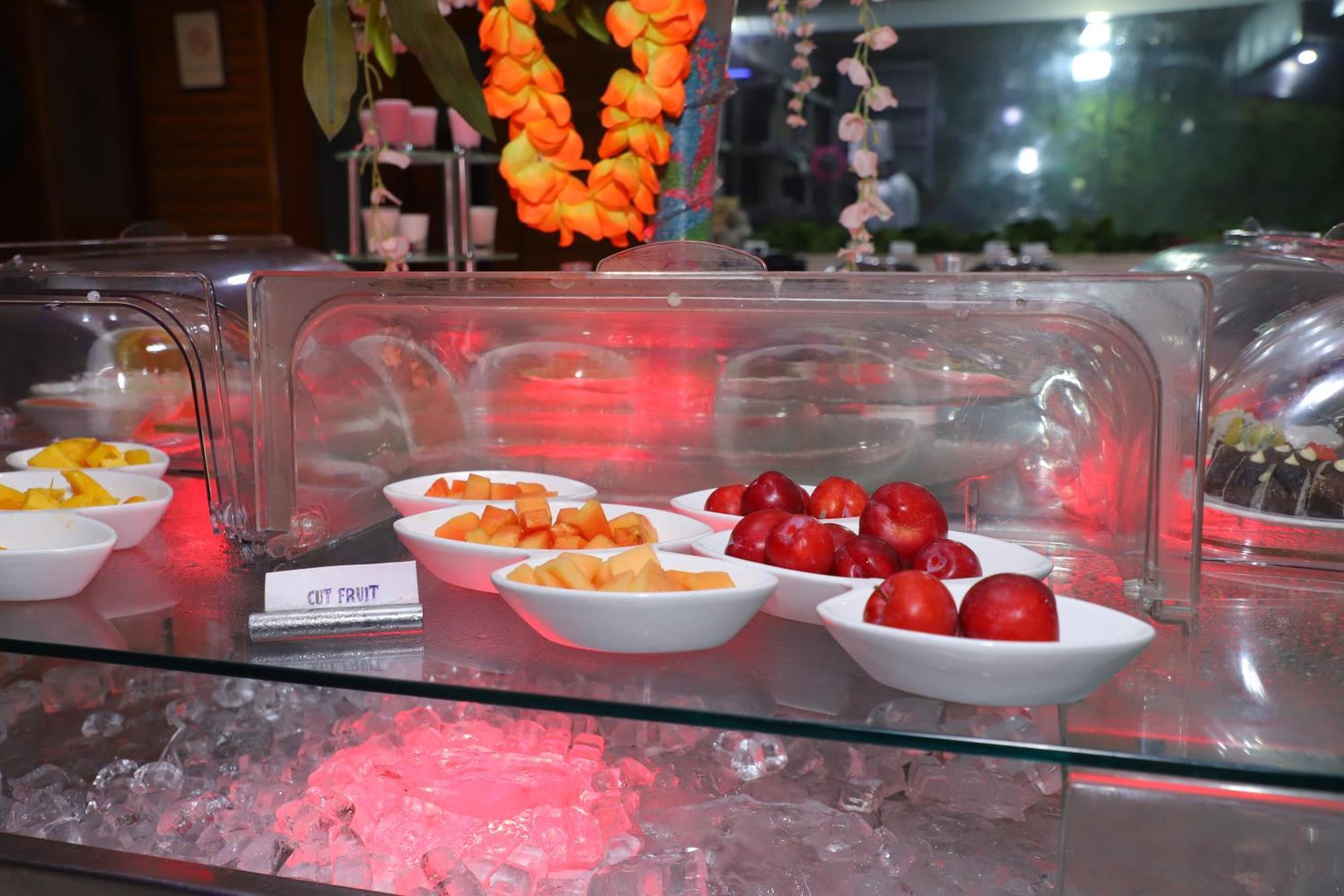 Skycity Hotel Гургаон Екстериор снимка