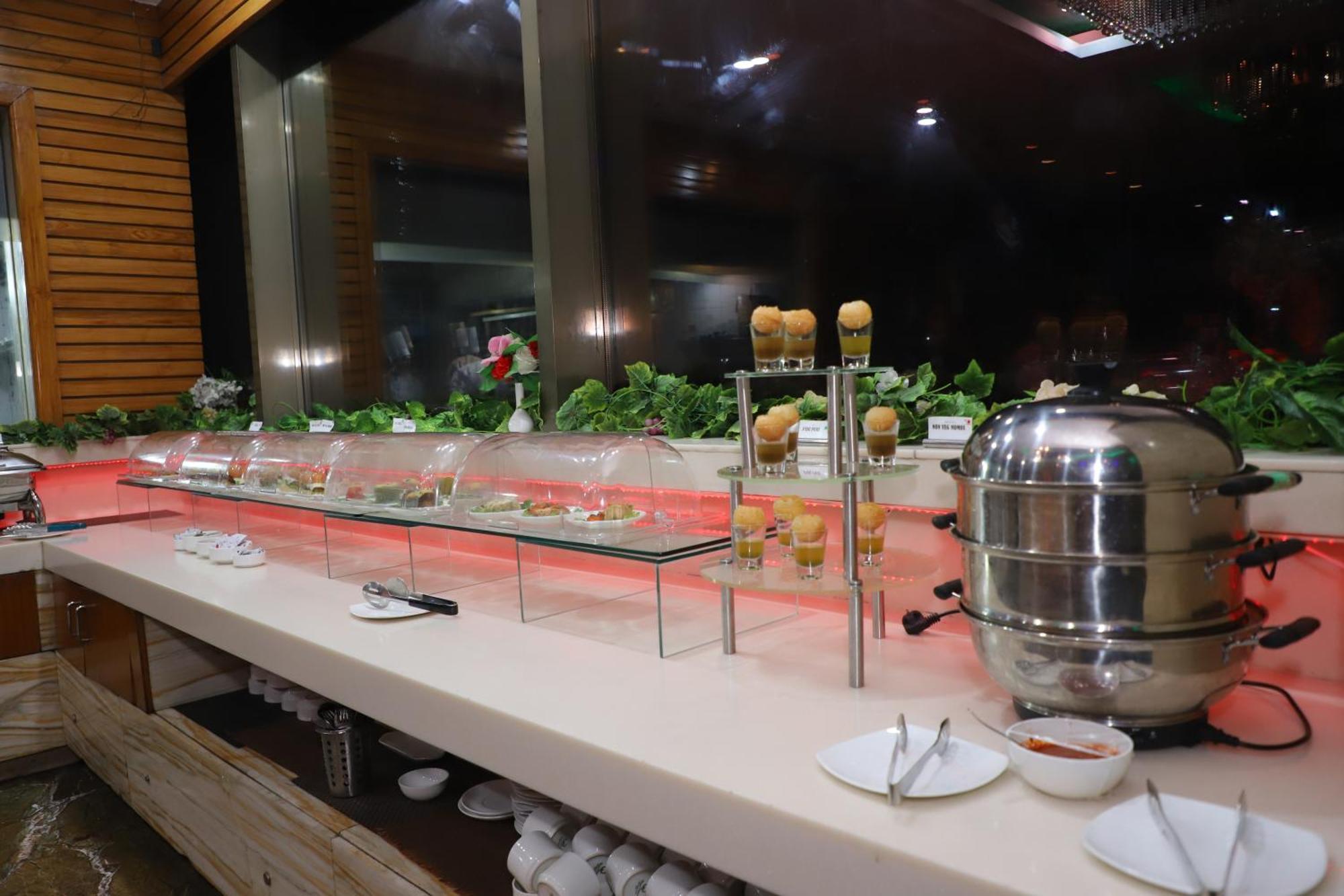 Skycity Hotel Гургаон Екстериор снимка