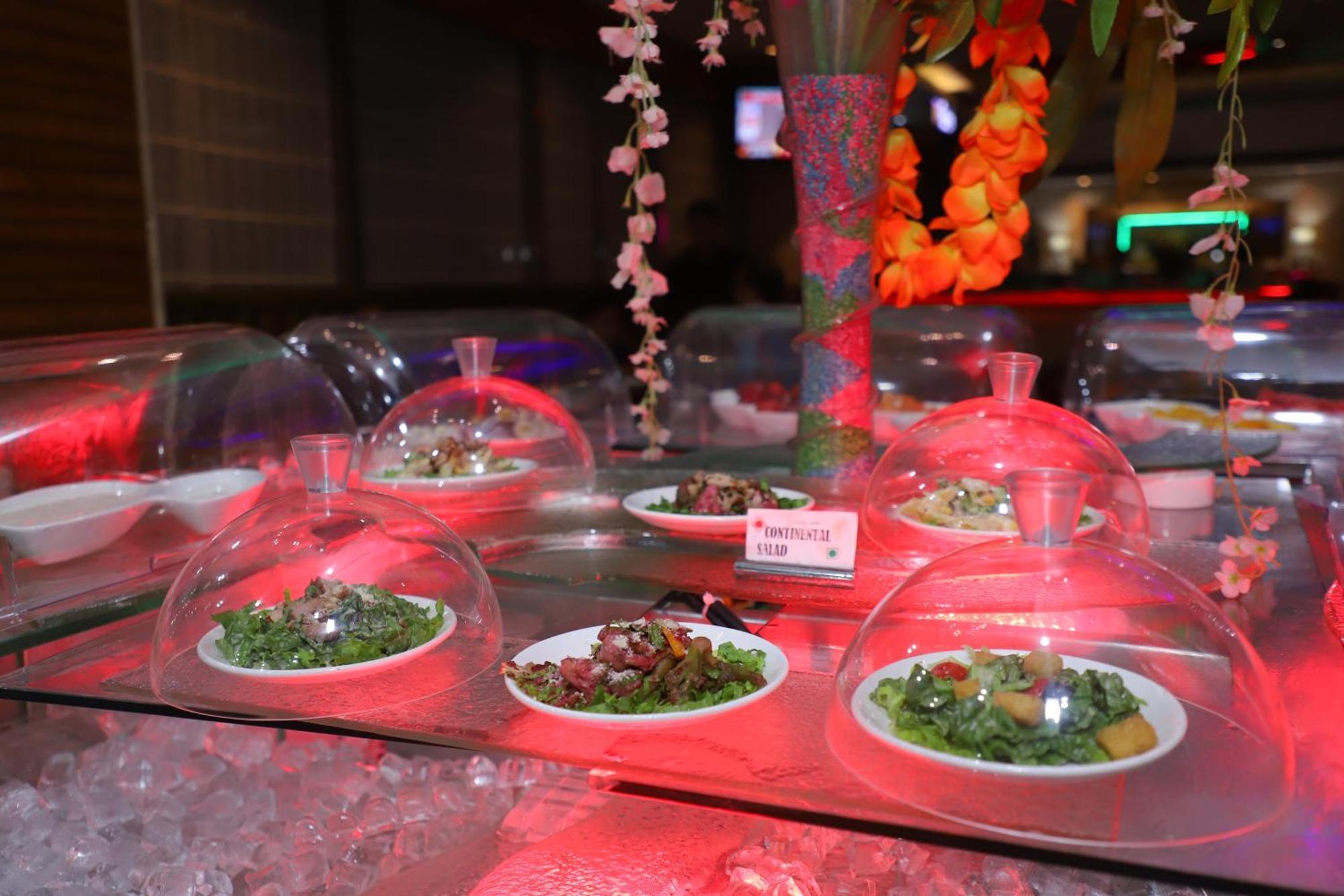 Skycity Hotel Гургаон Екстериор снимка